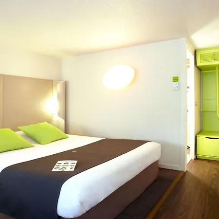 Campanile Nature - Clermont-ferrand Nord Отель