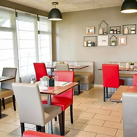 Отель Campanile Nature - Clermont-ferrand Nord 3*