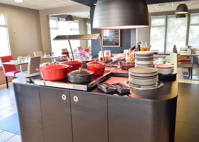 Campanile Nature - Clermont-ferrand Nord Отель