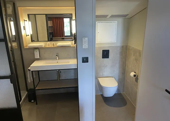 Campanile Nature - Clermont-ferrand Nord 3*