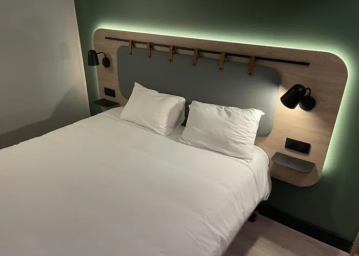 Отель Campanile Nature - Clermont-ferrand Nord 3*