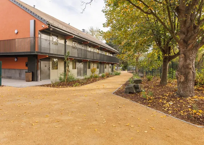 Campanile Nature - Clermont-ferrand Nord 3* Riom